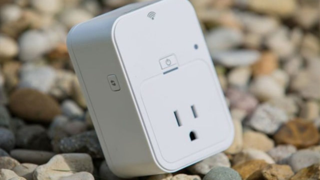 https://www.hellotech.com/blog/wp-content/uploads/2016/10/smartplug-min-1280x720.jpg