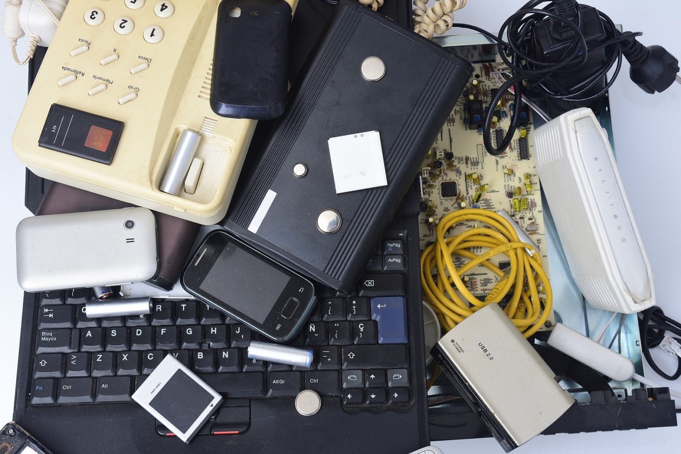 How to Recycle Your Electronics Properly to Fight E-Waste - The Plug ...