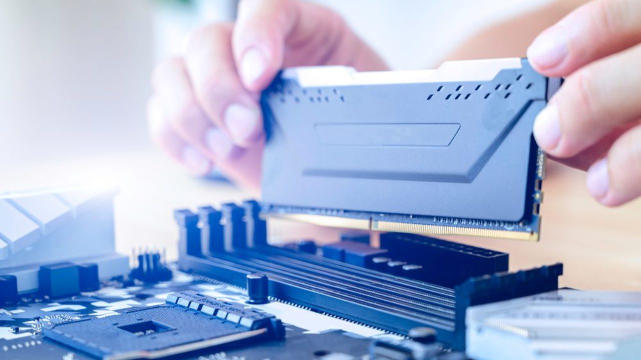 What Is RAM, and How Much Memory Do You Need? - The Plug - HelloTech